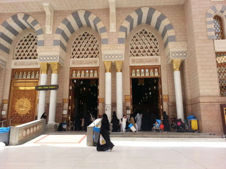 MADINAH, SAUDI ARABIA - AUGUST 22: View of women entrance to the Prophet Muhammad Mosque on August 22, 2015 in Madinah, Saudi Arabia.のeditorial素材