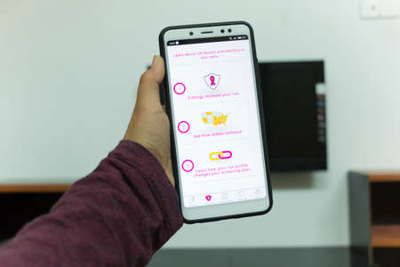 Negeri Sembilan, Malaysia - August 30, 2018: KnowYourLemons application on smartphone. It is a breast health application dedicated for every woman's phone.のeditorial素材