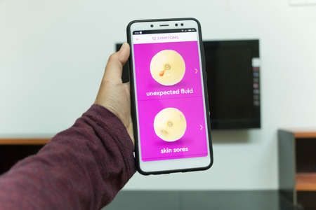 Negeri Sembilan, Malaysia - August 30, 2018: KnowYourLemons application on smartphone. It is a breast health application dedicated for every woman's phone.のeditorial素材