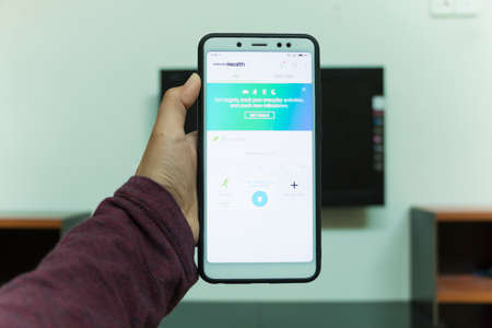 Negeri Sembilan, Malaysia - August 30, 2018: Samsung Health application on smartphone. Samsung Health provides core features to keep up your body fit and healthy. It will record and analyze your daily activities and habits to help maintain successful dietのeditorial素材