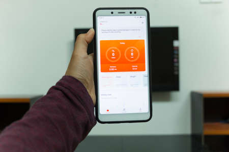 Negeri Sembilan, Malaysia - August 30, 2018: Samsung Health application on smartphone. Samsung Health provides core features to keep up your body fit and healthy. It will record and analyze your daily activities and habits to help maintain successful dietのeditorial素材