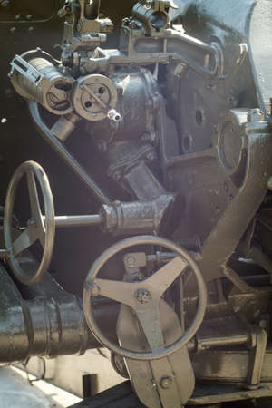 the mechanism of the cannon guns