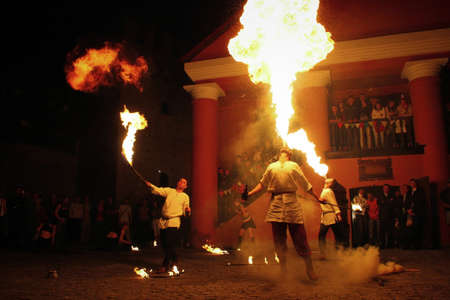 LUTSK, UKRAINE - 29 JUNE 2008: Amazing fire show at nighのeditorial素材
