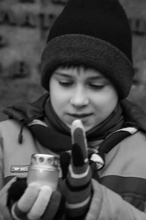 LUTSK, UKRAINE - 04 January 2009: Boy scout with lamp during a meeting of the Bethlehem fireのeditorial素材