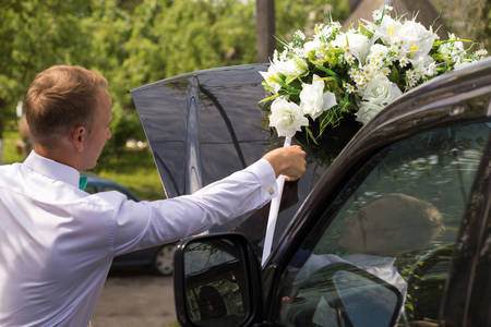 VILHIVKA, UKRAINE - 21 May 2017: Man adorn the wedding carのeditorial素材