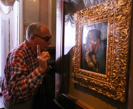 Saint Petersburg, Russia - June 26 2007: Visitor next to famous painting by Madonna Litta at the State Hermitage Museumのeditorial素材