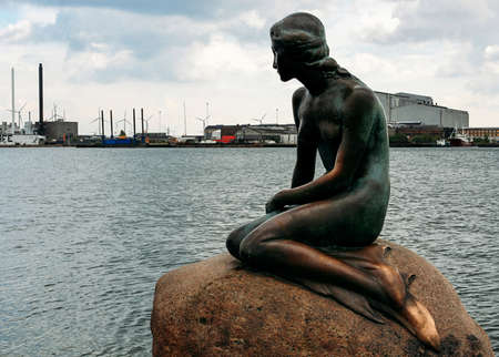 The famous Little Mermaid statue on the stone in Copenhagen, Denmarkのeditorial素材