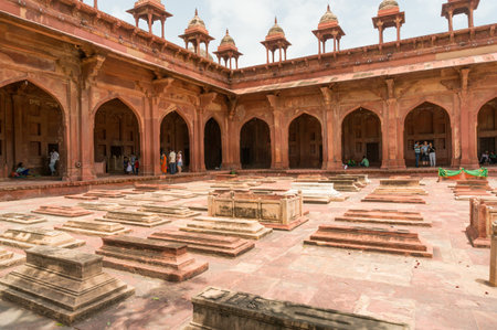 Grave markers at the Fatehpur Sikri fortのeditorial素材