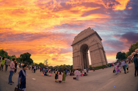 Fisheye shot of people roaming around india gate in delhiのeditorial素材