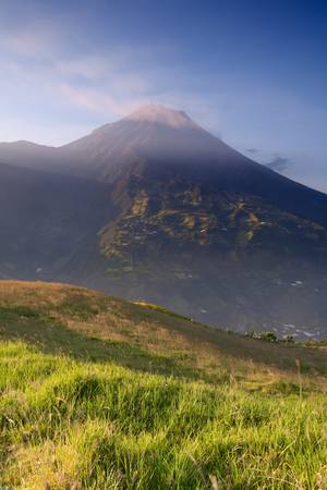 Tungurahua  is an active stratovolcano located in the Cordillera Central of Ecuador. The volcano gives its name to the province of Tungurahuaの写真素材