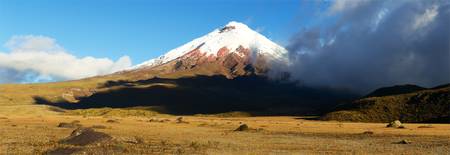 Cotopaxi volcano panorama in ecuadorianの写真素材