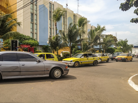 DOUALA, CAMEROON - NOVEMBER 5, 2013: Unidentified people on thje street of Douala, Cameroon. With more than 3 million inhabitants it is a largest city in Cameroon and its commercial capitalのeditorial素材