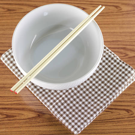 white bowl and chopstick with kitchen towel on wood の写真素材