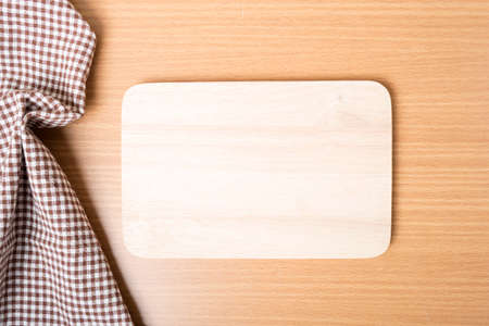 cutting board and kitchen towel on tableの写真素材