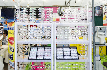 BANGKOK,THAILAND - 2 FEBRUARY 2017 : hanging glasses at glasses's shopのeditorial素材