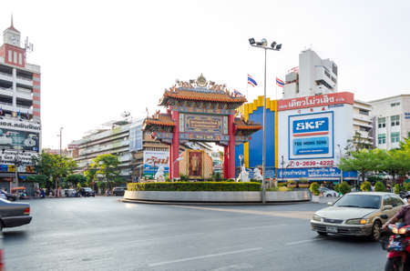 BANGKOK,THAILAND - 8 FEBRUARY 2017 : China gate town Thailand with trafficのeditorial素材