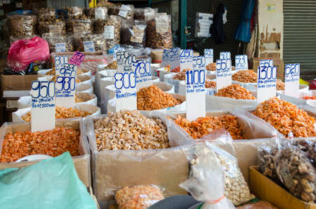 CHINA TOWN,BANGKOK,THAILAND - FEBRUARY 8,2017 : Selling dry shrimp china town,Thailandのeditorial素材