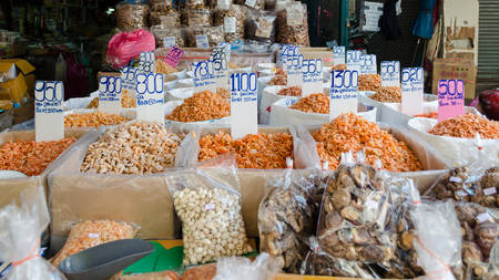 CHINA TOWN,BANGKOK,THAILAND - FEBRUARY 8,2017 : Selling dry shrimp china town,Thailandのeditorial素材