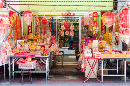 CHINA TOWN,BANGKOK,THAILAND - FEBRUARY 8,2017 :Selling Chinese Ghost Money in china town,Thailandのeditorial素材