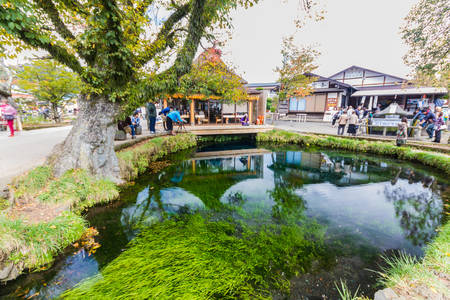 Oshino, Japan - October 26, 2014:Tourists visit Oshino Hakkai, a small village in the Fuji Five Lake region, located between Lake Kawaguchiko and Lake Yamanakako.のeditorial素材