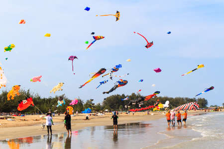 Phetchaburi,Thailand-March 29,2015: Cha-Am International Kite Festival 2015 Thailand "Sea Sun Fun Fly" at Cha Am Beach, Phetchaburi on March 29,2015 in Phetchaburi, Thailand.のeditorial素材