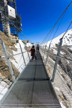 Suspension bridge on Titlis Mountain, Switzerland.のeditorial素材