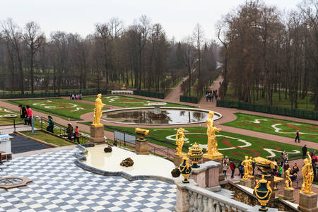 Saint Petersburg, Russia - May 2, 2018: Tourists visit The Peterhof Palace garden, St. Petersburg.のeditorial素材