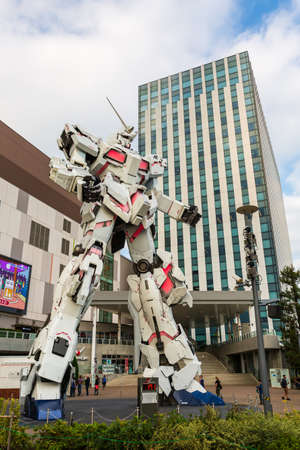 Tokyo, Japan - October 18, 2018: Full-size Mobile suit RX-0 Unicorn Gundam Performances at Diver City plaza Tokyo from Famous Anime Franchise Robot the Mobile Suit Gundam Unicorn series. Odaiba, Tokyo, Japan.のeditorial素材