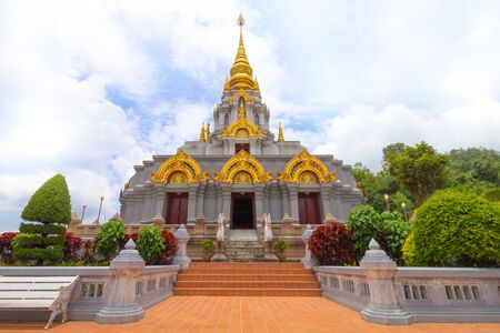 Landmark of Mae Sa-Long in Chiangrai province, Thailand : Prabaromathat-Chedi-Srinakarindra-Satismahasantikiri.のeditorial素材