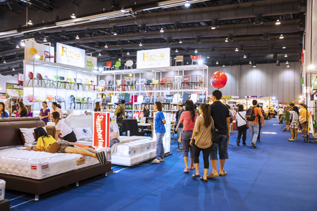 BANGKOK, THAILAND - MARCH 8:Unidentified people interest and test on bed. .MARCH 8,2014 in Bangkok,Thailand.のeditorial素材