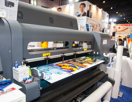 BANGKOK - AUGUST 29 : HP  printing on hard material  machines at Pack Print and T-PLAS THAILAND on Aug 29,2015 in BITEC ,Bangkok, Thailand.のeditorial素材