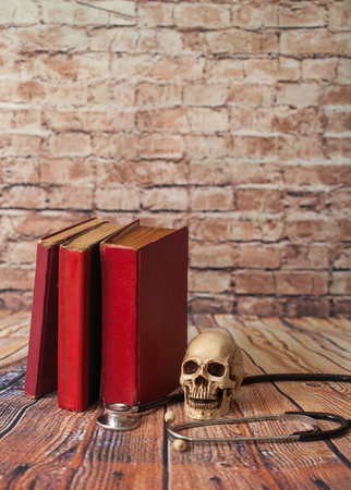 skull with old text book ,concept with medical education .の写真素材