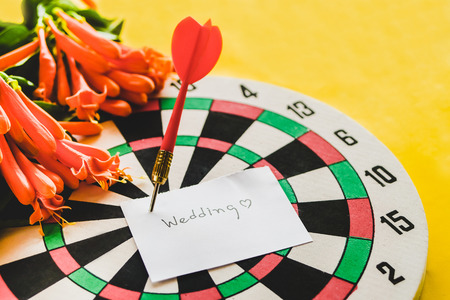 Text Wedding note on dart board.love concept.の写真素材