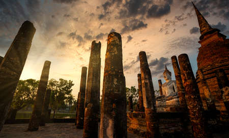 Colorful sunrise over wat sa si, sukhothai historical park.の写真素材
