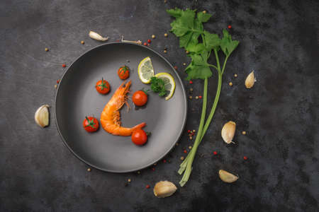 Boiled shrimp on black plate with black table.