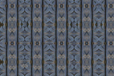 Pattern on metallic gate close