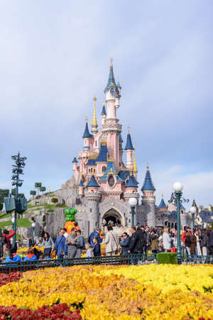 France, Paris- 01 November 2015:Sleeping Beauty Castle , the symbol of Disneyland Parisのeditorial素材