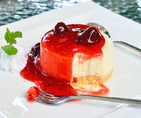cheesecake with strawberries