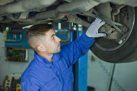 Master advises on car repair.