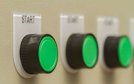 Green start buttons.