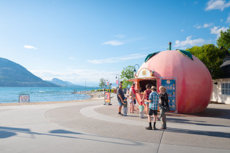 Penticton, British Columbia/Canada - June 22, 2019: people in line at The Peach, a popular ice cream shop on Okanagan Beach in downtown Penticton.のeditorial素材