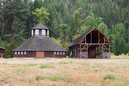 Fintry, British Columbia, Canada - September 9, 2019: the preserved historic octagonal dairy barn at Fintry Provincial Park, the only multi-sided barn in British Columbia.のeditorial素材