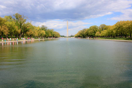 Washington monument and reflecting pool, view from Lincoln memorialのeditorial素材