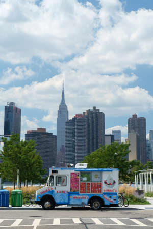 Ice cream, yogurt, smoothie and shakes truck in Long Island City, Queens. Midtown Manhattan skyscrapers in the background. - July 27, 2016, Center Boulevard, New York City, NY, USAのeditorial素材