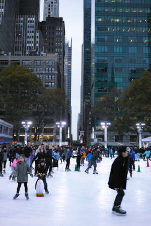 People ice skating in Bryant Park on Thanksgiving day - November 24, 2016 6th Avenue, New York City, NY, USAのeditorial素材
