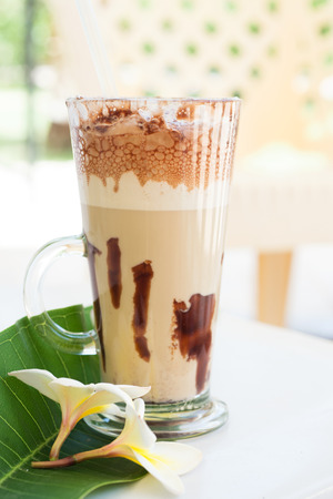 frappe coffee with plumeriaの写真素材