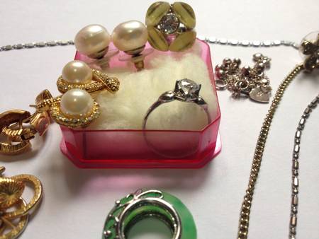 Gold silver bronze platinum pearl and diamond isolated in white backgroundの素材