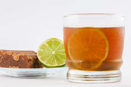 Cold sugarcane-water (aguapanela) with lemonの写真素材