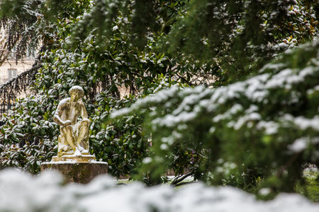 PARIS, FRANCE - MARCH, 2018: Thinking man statue at the Luxembourg Palace garden in a freezing winter day day just before springのeditorial素材