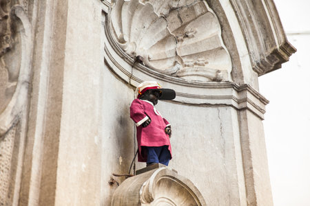 Famous Manneke pis statue in Brusselsのeditorial素材